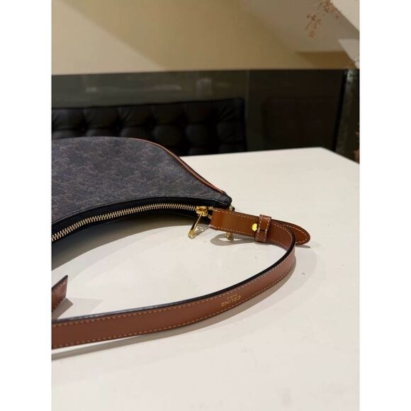 Celine Women Pre-Loved Bag Very Good Condition - Picture 5 of 9